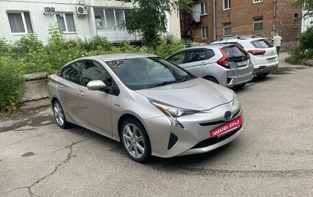 Toyota Prius IV XW50, 2016 год, 1 610 000 рублей, 2 фотография