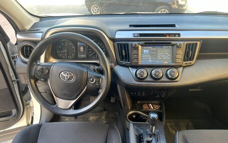 Toyota RAV4, 2016 год, 2 200 000 рублей, 6 фотография