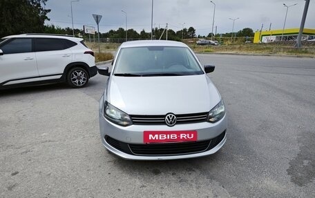 Volkswagen Polo VI (EU Market), 2013 год, 900 000 рублей, 2 фотография