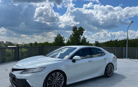 Toyota Camry, 2018 год, 3 100 000 рублей, 1 фотография