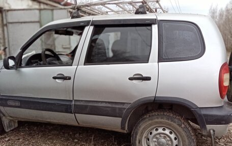 Chevrolet Niva I рестайлинг, 2004 год, 260 000 рублей, 1 фотография