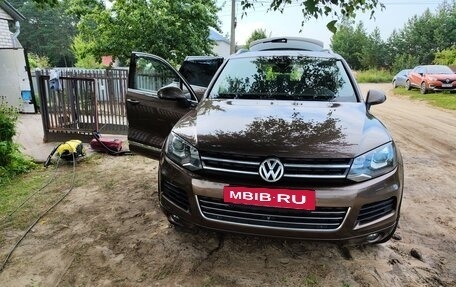 Volkswagen Touareg III, 2011 год, 2 490 000 рублей, 3 фотография