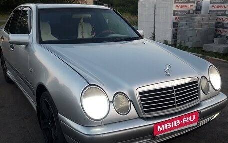 Mercedes-Benz E-Класс, 1997 год, 450 000 рублей, 2 фотография