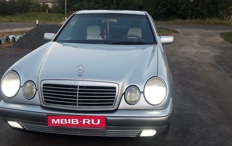 Mercedes-Benz E-Класс, 1997 год, 450 000 рублей, 4 фотография