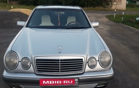 Mercedes-Benz E-Класс, 1997 год, 450 000 рублей, 3 фотография