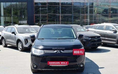 Mitsubishi Outlander III рестайлинг 3, 2014 год, 1 697 000 рублей, 7 фотография