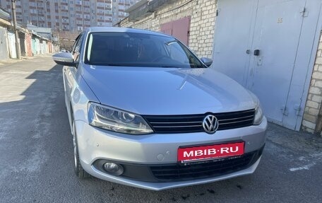 Volkswagen Jetta VI, 2013 год, 1 449 000 рублей, 2 фотография