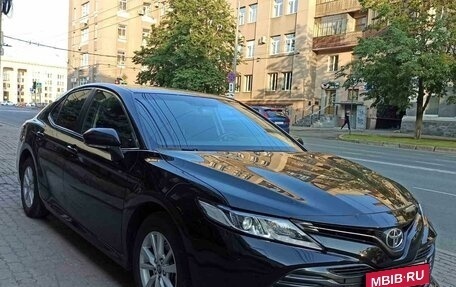 Toyota Camry, 2019 год, 3 200 000 рублей, 2 фотография