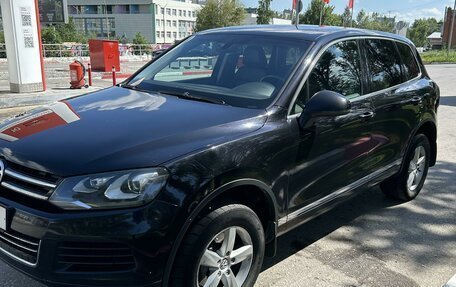 Volkswagen Touareg III, 2011 год, 2 099 000 рублей, 3 фотография