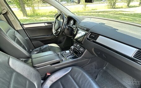 Volkswagen Touareg III, 2011 год, 2 099 000 рублей, 6 фотография