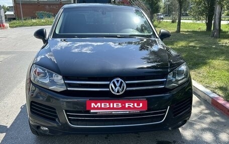 Volkswagen Touareg III, 2011 год, 2 099 000 рублей, 2 фотография