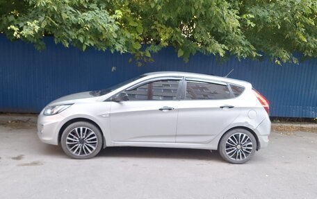 Hyundai Solaris II рестайлинг, 2012 год, 600 000 рублей, 2 фотография