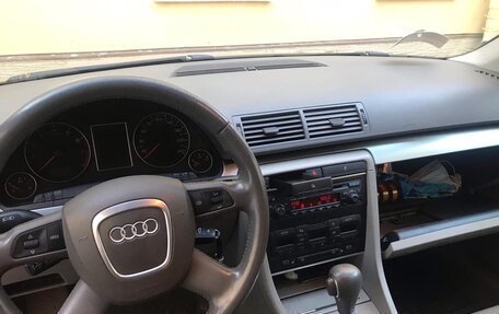 Audi A4, 2004 год, 850 000 рублей, 6 фотография