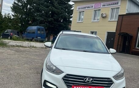 Hyundai Solaris II рестайлинг, 2019 год, 1 000 000 рублей, 6 фотография