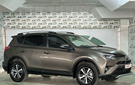 Toyota RAV4, 2017 год, 2 798 000 рублей, 2 фотография