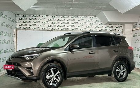 Toyota RAV4, 2017 год, 2 798 000 рублей, 21 фотография