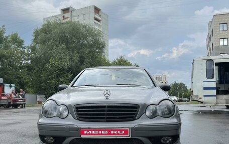 Mercedes-Benz C-Класс, 2004 год, 920 000 рублей, 4 фотография