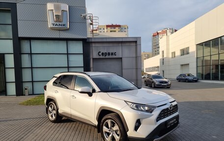 Toyota RAV4, 2022 год, 4 090 000 рублей, 4 фотография