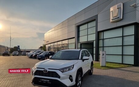 Toyota RAV4, 2022 год, 4 090 000 рублей, 2 фотография