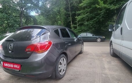 Opel Astra J, 2010 год, 600 000 рублей, 2 фотография