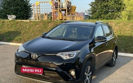 Toyota RAV4, 2018 год, 2 800 000 рублей, 2 фотография