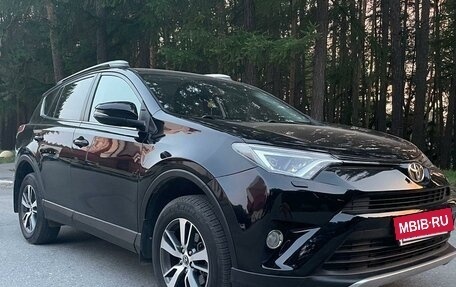 Toyota RAV4, 2018 год, 2 800 000 рублей, 9 фотография