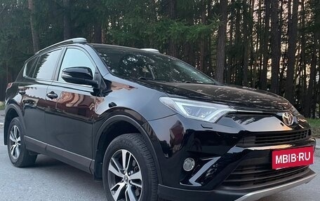 Toyota RAV4, 2018 год, 2 800 000 рублей, 11 фотография