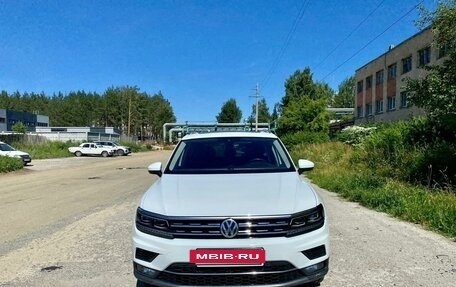 Volkswagen Tiguan II, 2018 год, 3 100 000 рублей, 3 фотография