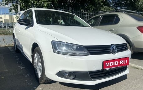 Volkswagen Jetta VI, 2014 год, 1 370 000 рублей, 3 фотография