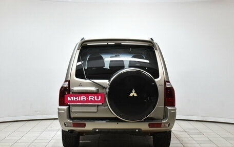 Mitsubishi Pajero III рестайлинг, 2004 год, 992 000 рублей, 4 фотография