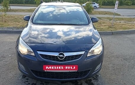 Opel Astra J, 2010 год, 590 000 рублей, 3 фотография