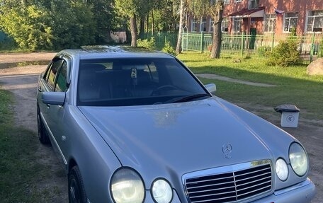 Mercedes-Benz E-Класс, 1998 год, 565 000 рублей, 2 фотография