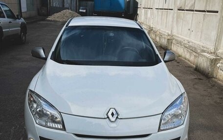 Renault Megane III, 2011 год, 820 000 рублей, 2 фотография