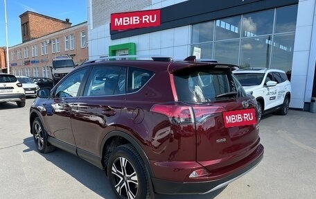 Toyota RAV4, 2017 год, 2 185 000 рублей, 10 фотография