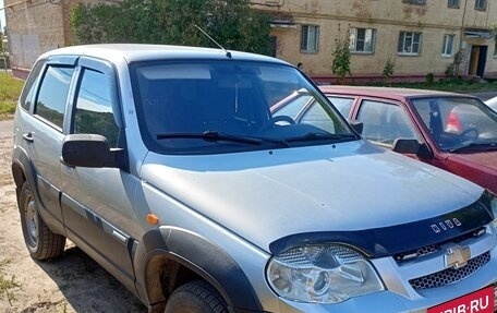 Chevrolet Niva I рестайлинг, 2010 год, 550 000 рублей, 3 фотография