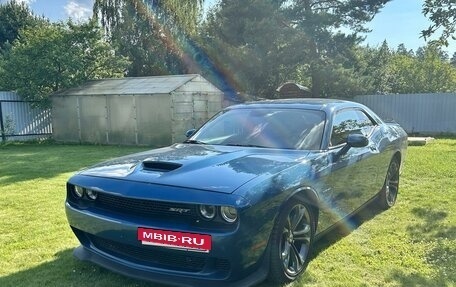 Dodge Challenger III рестайлинг 2, 2020 год, 4 200 000 рублей, 2 фотография