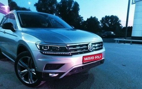 Volkswagen Tiguan II, 2019 год, 3 050 000 рублей, 1 фотография