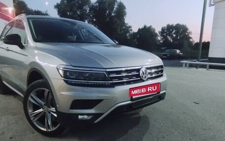 Volkswagen Tiguan II, 2019 год, 3 050 000 рублей, 2 фотография