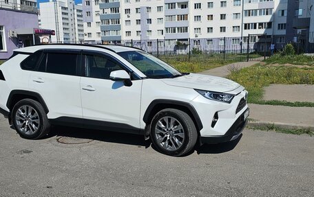 Toyota RAV4, 2020 год, 4 000 000 рублей, 2 фотография