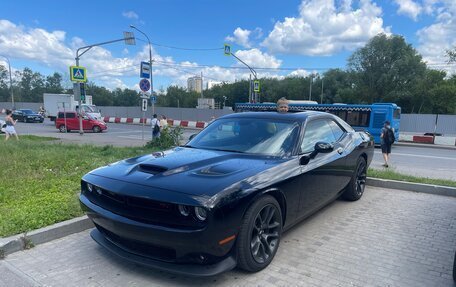 Dodge Challenger III рестайлинг 2, 2020 год, 6 750 000 рублей, 2 фотография