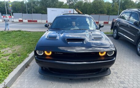 Dodge Challenger III рестайлинг 2, 2020 год, 6 750 000 рублей, 3 фотография