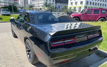 Dodge Challenger III рестайлинг 2, 2020 год, 6 750 000 рублей, 8 фотография