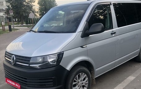 Volkswagen Caravelle T6 рестайлинг, 2015 год, 2 150 000 рублей, 1 фотография