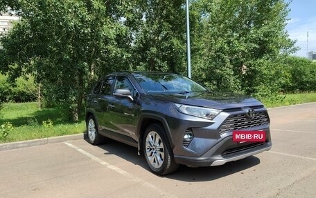 Toyota RAV4, 2019 год, 2 599 000 рублей, 2 фотография