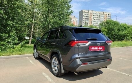 Toyota RAV4, 2019 год, 2 599 000 рублей, 4 фотография