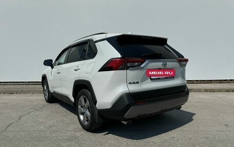 Toyota RAV4, 2020 год, 3 880 000 рублей, 2 фотография