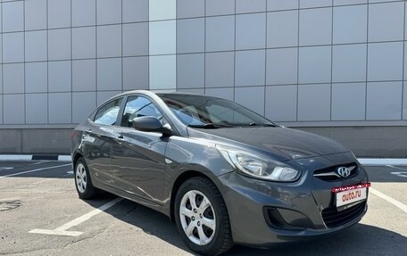 Hyundai Solaris II рестайлинг, 2012 год, 750 000 рублей, 3 фотография