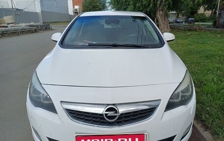 Opel Astra J, 2010 год, 600 000 рублей, 1 фотография