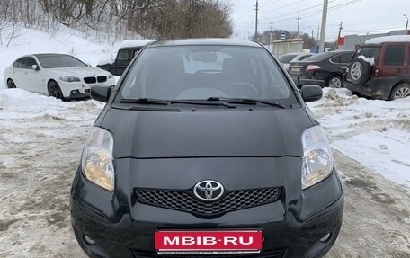 Toyota Yaris III рестайлинг, 2009 год, 770 000 рублей, 3 фотография