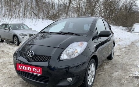 Toyota Yaris III рестайлинг, 2009 год, 770 000 рублей, 2 фотография